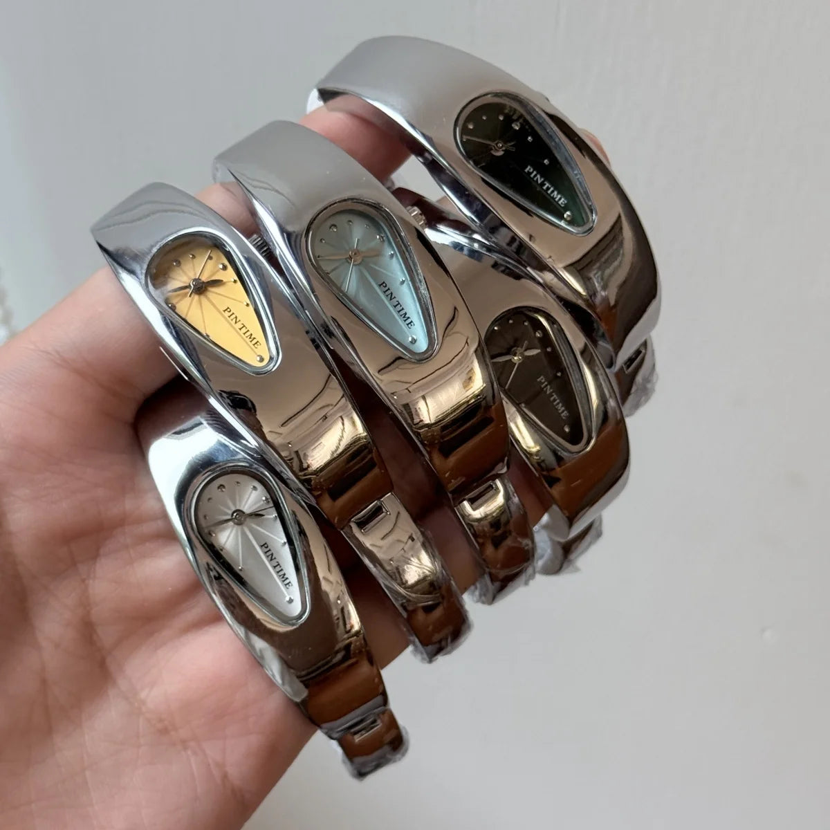 y2k watch shaped teardrop bracelet watch female couple light luxury senior sense of antique wind Gift Ladies' Quartz Wristwatch