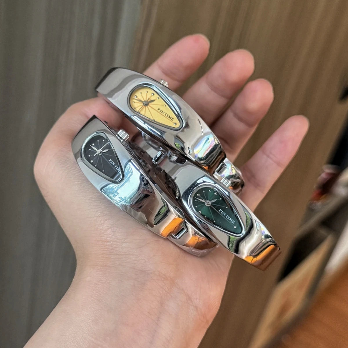 y2k watch shaped teardrop bracelet watch female couple light luxury senior sense of antique wind Gift Ladies' Quartz Wristwatch